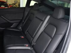 Tesla Model Y RWD STANDARD RANGE 1M - 19