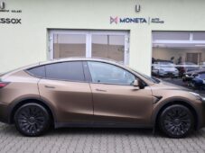 Tesla Model Y RWD STANDARD RANGE 1M - 11