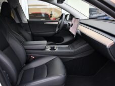 Tesla Model Y RWD STANDARD RANGE 1M - 16
