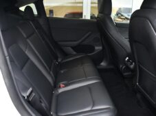 Tesla Model Y RWD STANDARD RANGE 1M - 20