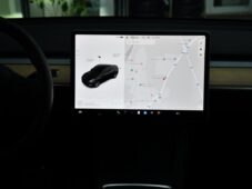 Tesla Model Y RWD STANDARD RANGE 1M - 6