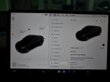 Tesla Model Y RWD STANDARD RANGE 1M - 34