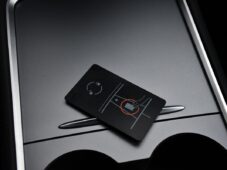 Tesla Model Y RWD STANDARD RANGE 1M - 41