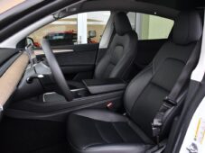 Tesla Model Y RWD STANDARD RANGE 1M - 13