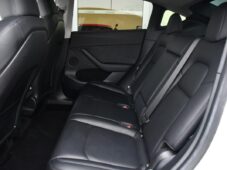 Tesla Model Y RWD STANDARD RANGE 1M - 18