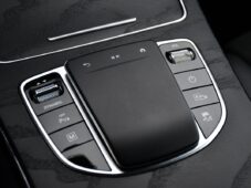 Mercedes-Benz GLC 300e 4MATIC AMG TAŽNÉ 1M ČR - 26