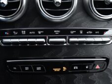 Mercedes-Benz GLC 300e 4MATIC AMG TAŽNÉ 1M ČR - 27