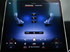 Mercedes-Benz EQE 300 - 32