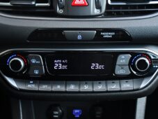 Hyundai i30 1.6CRDi TAŽNÉ 1M ČR - 25