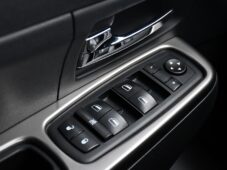 Jeep Cherokee 2.8CRD LIMITED TAŽNÉ - 29