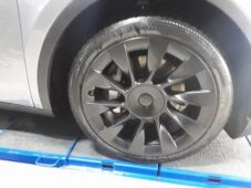 Tesla Model Y Long Range AWD 378kw - 13