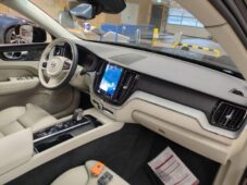 Volvo XC60 Plus Dark AWD, 2.0 B5 MHEV - 9