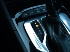 Opel Insignia 2.0CDTi COUNTRY TOURER 4X4 ČR - 25