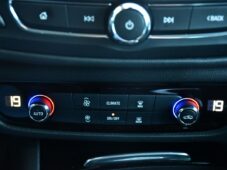 Opel Insignia 2.0CDTi COUNTRY TOURER 4X4 ČR - 27