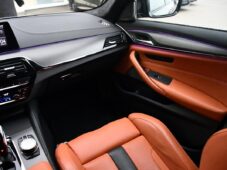 BMW M5 COMP.HUD H/K CARBON CERAMIC ČR - 23