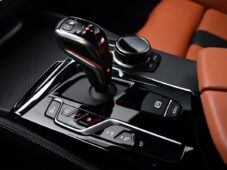 BMW M5 COMP.HUD H/K CARBON CERAMIC ČR - 32