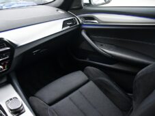 BMW Řada 5 530d xDrive M-SPORT H/K K360 - 23
