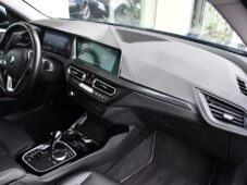 BMW Řada 2 218d NAVI CARPLAY 1M ČR - 16