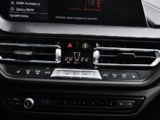 BMW Řada 2 218d NAVI CARPLAY 1M ČR - 24