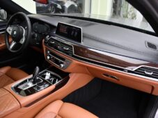 BMW Řada 7 745Le xD M-SPORT HK PANO LASER - 16