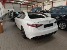 Alfa Romeo Giulia 2.0 Turbo 16V 206kW Veloce - 2