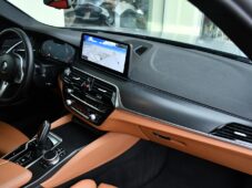 BMW Řada 5 530d xD M-SPORT TAŽNÉ ČR 1M - 16