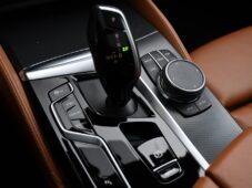 BMW Řada 5 530d xD M-SPORT TAŽNÉ ČR 1M - 24