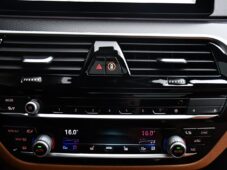 BMW Řada 5 530d xD M-SPORT TAŽNÉ ČR 1M - 25