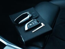 BMW Řada 3 320d xDrive M-SPORT REZERVACE - 33