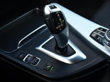 BMW Řada 3 330d xDrive GT LUXURY 2XPNEU - 32