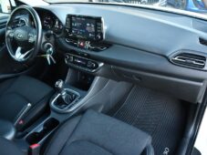 Hyundai i30 1.6 CRDi SMART TAŽNÉ KAMERA ČR - 11