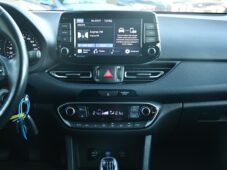 Hyundai i30 1.6 CRDi SMART TAŽNÉ KAMERA ČR - 22