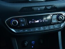 Hyundai i30 1.6 CRDi SMART TAŽNÉ KAMERA ČR - 31