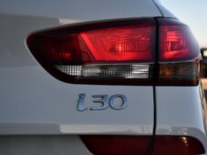 Hyundai i30 1.6 CRDi SMART TAŽNÉ KAMERA ČR - 47