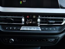 BMW Řada 2 218d TAŽNÉ HUD ČR 1M - 25