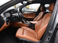 BMW Řada 5 530d xDrive M-SPORT ČR 1.MAJ - 9