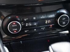 Mercedes-Benz GLA INFINITI QX30 220 CDI 4MATIC - 33