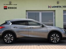 Mercedes-Benz GLA INFINITI QX30 220 CDI 4MATIC - 7