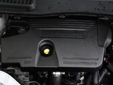 Ford Kuga 2,0TDCi AUT. A/C ČR - 38