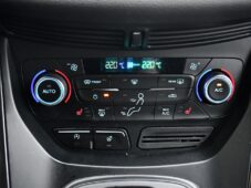 Ford Kuga 2,0TDCi AUT. A/C ČR - 25