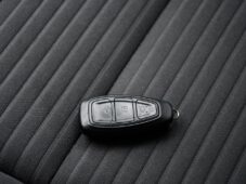 Ford Kuga 2,0TDCi AUT. A/C ČR - 36