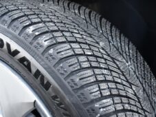 Tesla Model Y STANDARD RANGE 1M SoH 96% - 39