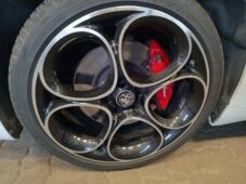 Alfa Romeo Giulia 2.0 Turbo 206kW AT8-Q4 Veloce - 12