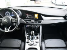 Alfa Romeo Giulia 2.0T VELOCE PANO AT8-Q4 206kW - 4