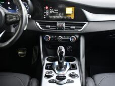 Alfa Romeo Giulia 2.0T VELOCE PANO AT8-Q4 206kW - 7