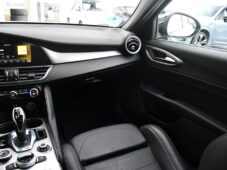 Alfa Romeo Giulia 2.0T VELOCE PANO AT8-Q4 206kW - 8