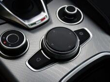 Alfa Romeo Giulia 2.0T VELOCE PANO AT8-Q4 206kW - 35