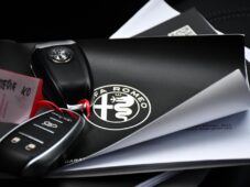 Alfa Romeo Giulia 2.0T VELOCE PANO AT8-Q4 206kW - 47