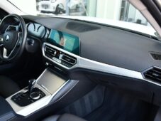 BMW Řada 3 320D xDrive 2xALU 1M ČR - 18