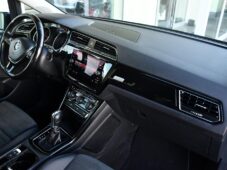 Volkswagen Touran 2.0TDi HIGHLINE DSG ČR - 18